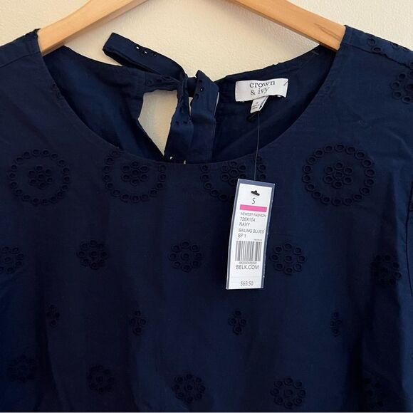 NWT Crown & Ivy Navy cotton
lace top, size S - Picture 5 of 13